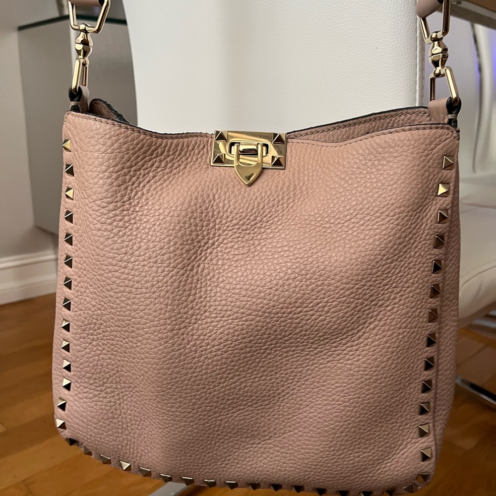 Valentino Garavani Nude Blush Leather Rockstud Small Messenger Hobo Crossbody